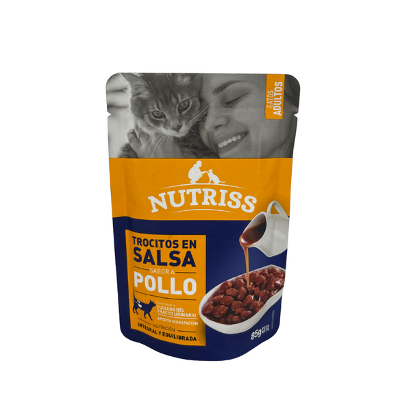 Nutriss trocitos en salsa sabor a pollo para gatos